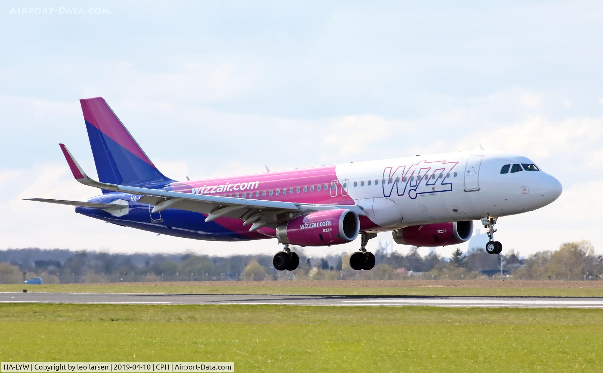 HA-LYW, 2017 Airbus A320-232 C/N 7695, Copenhagen 10.4.2019