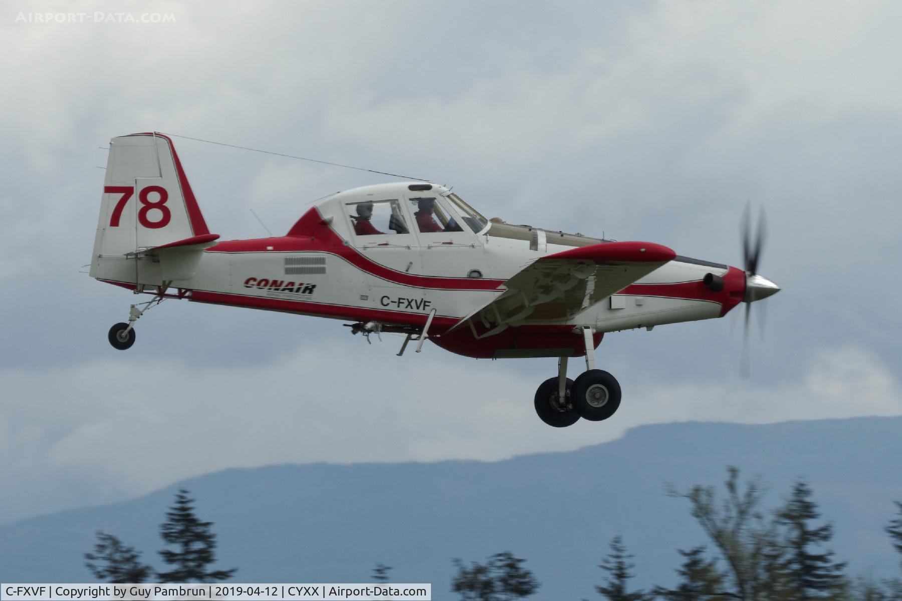 C-FXVF, 1996 Air Tractor AT-802 C/N 802-0033, Landing