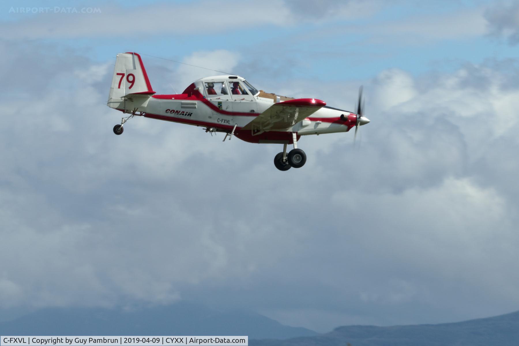 C-FXVL, 1996 Air Tractor AT-802 C/N 802-0034, Landing