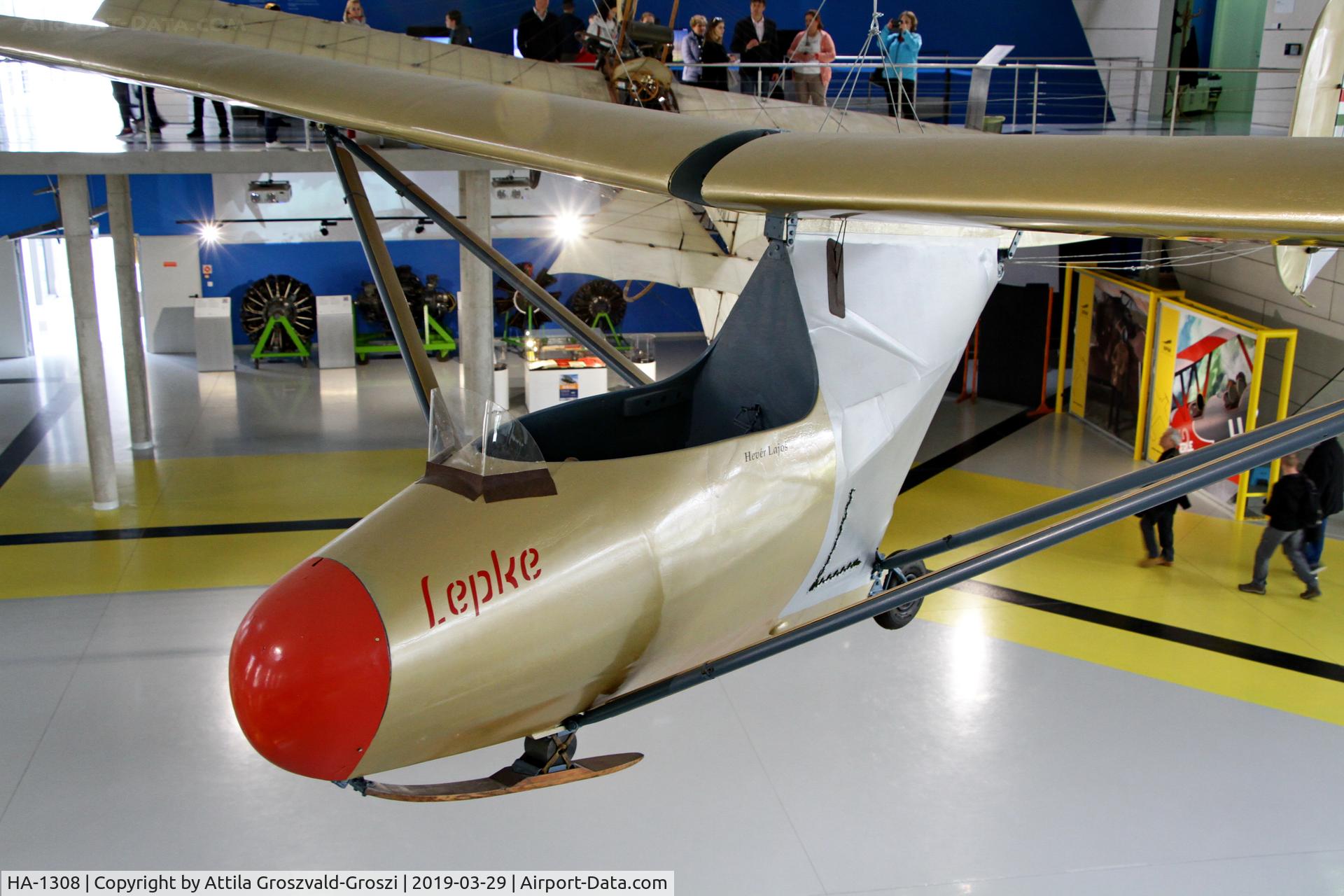 HA-1308, 1952 Rubik R-16b Lepke C/N E-952, RepTár. Szolnok aviation history museum, Hungary