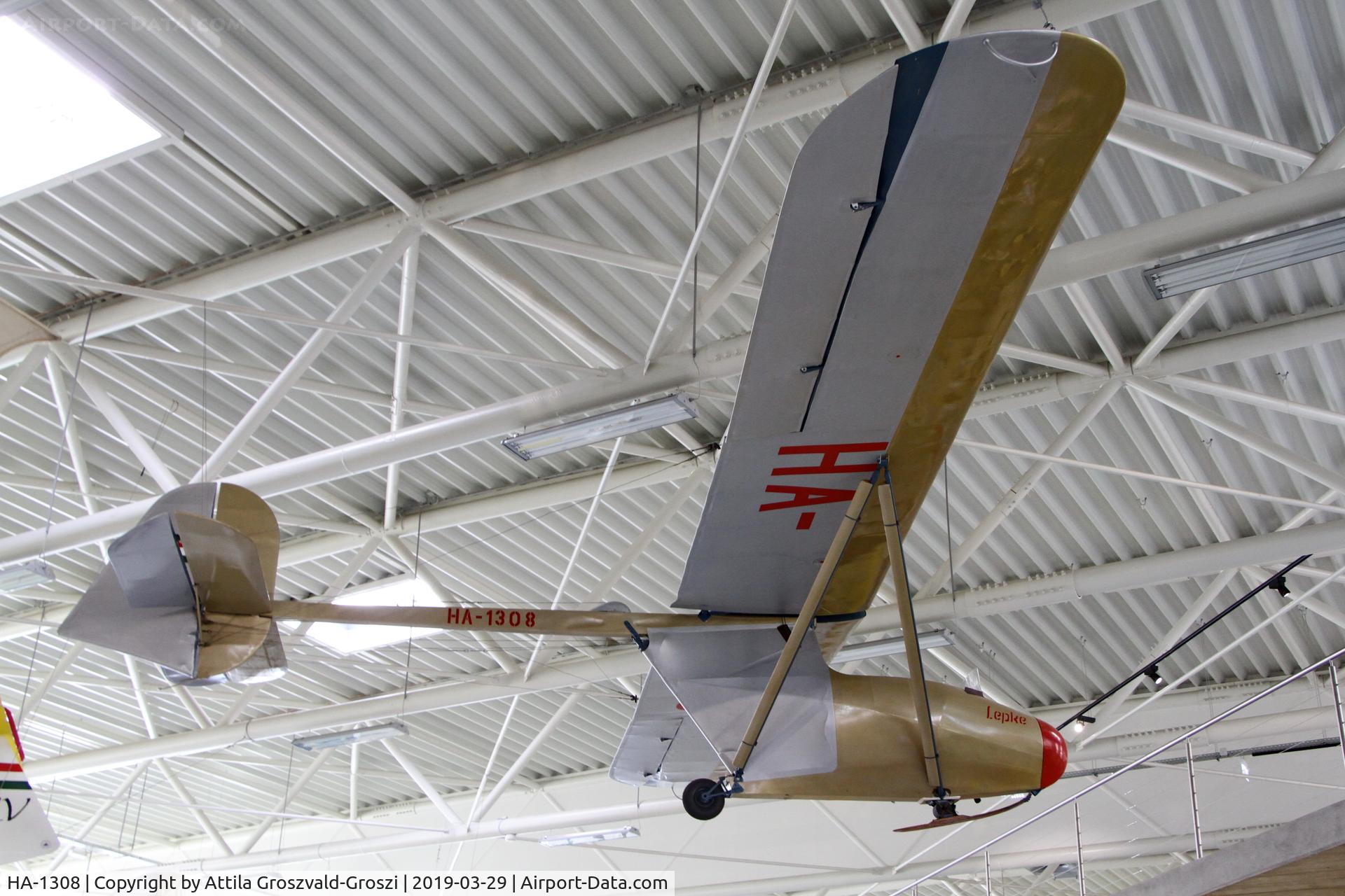 HA-1308, 1952 Rubik R-16b Lepke C/N E-952, RepTár. Szolnok aviation history museum, Hungary
