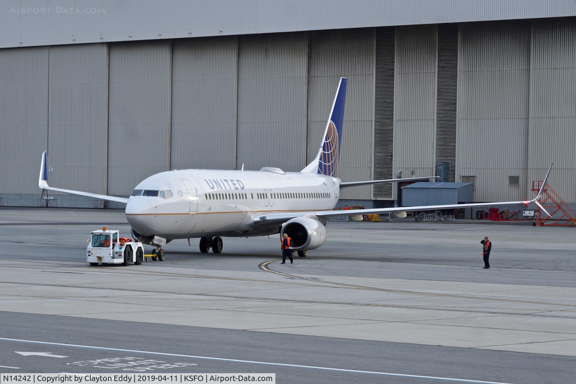 N14242, 1999 Boeing 737-824 C/N 28805, SFO 2019.