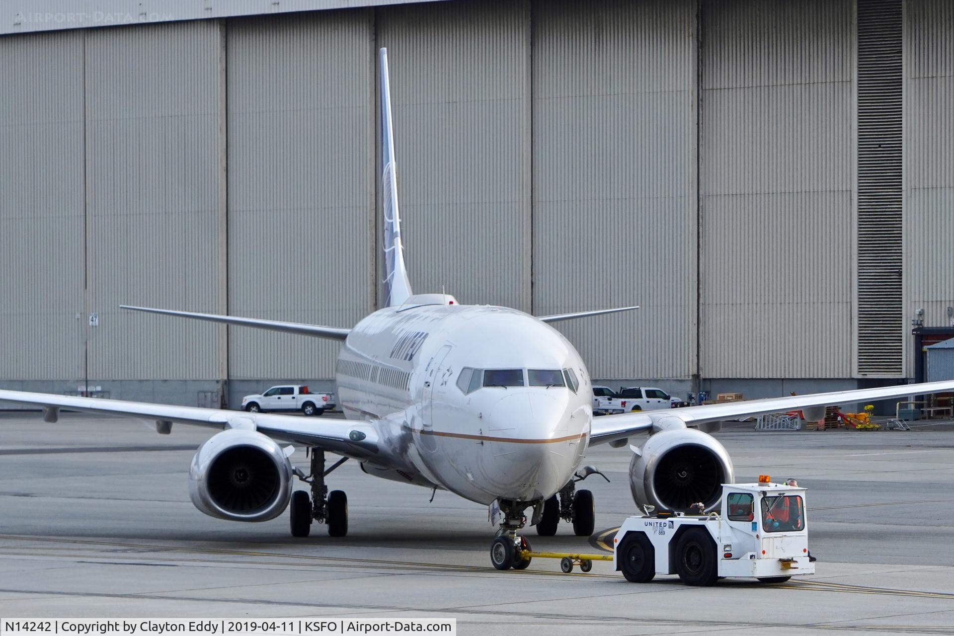 N14242, 1999 Boeing 737-824 C/N 28805, SFO 2019.