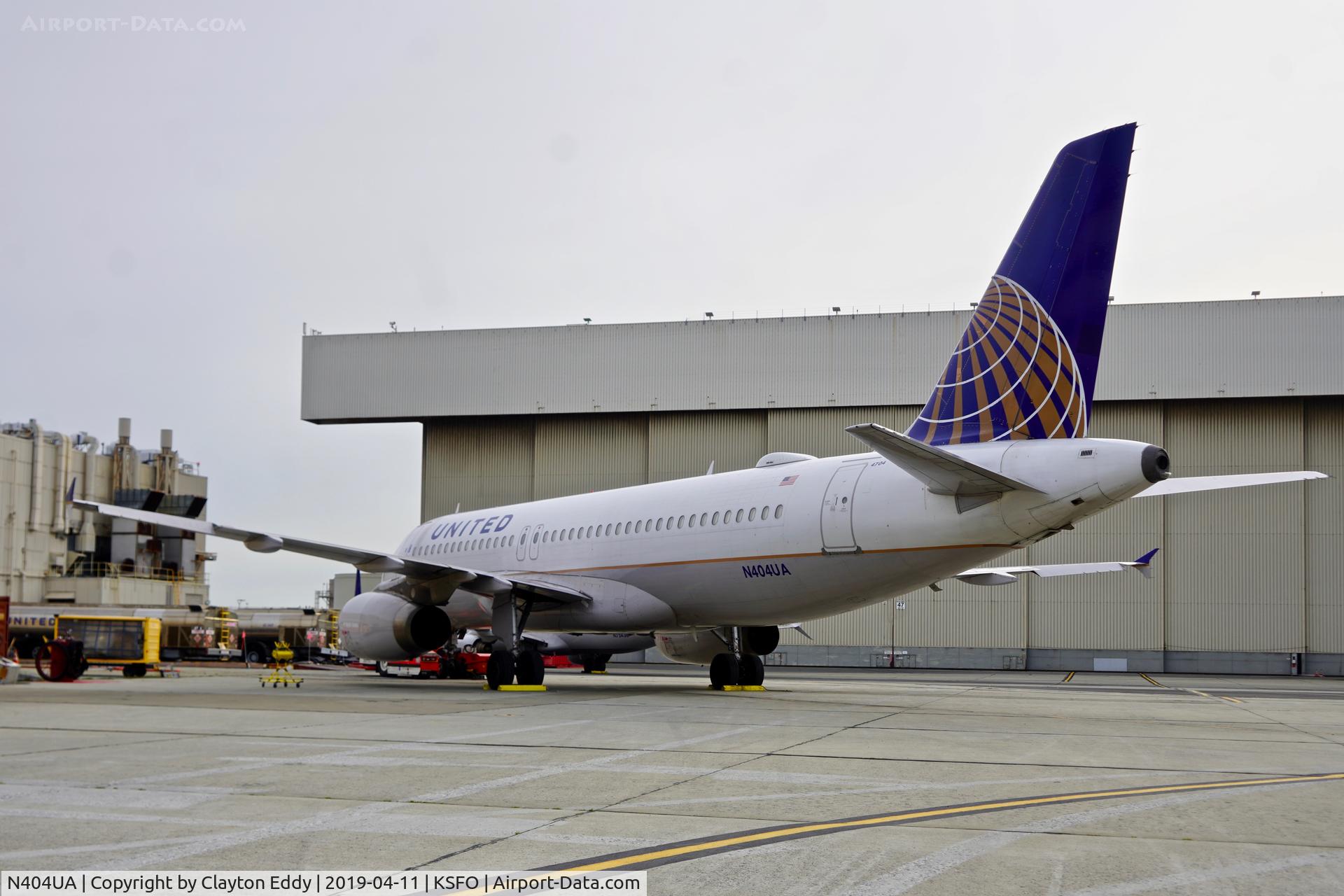 N404UA, 1993 Airbus A320-232 C/N 450, SFO 2019.