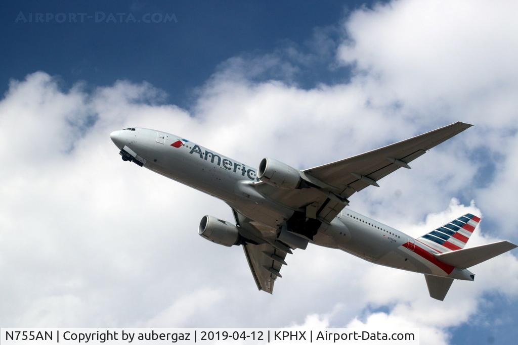 N755AN, 2001 Boeing 777-223 C/N 30263, Departure from PHX, runway 25R