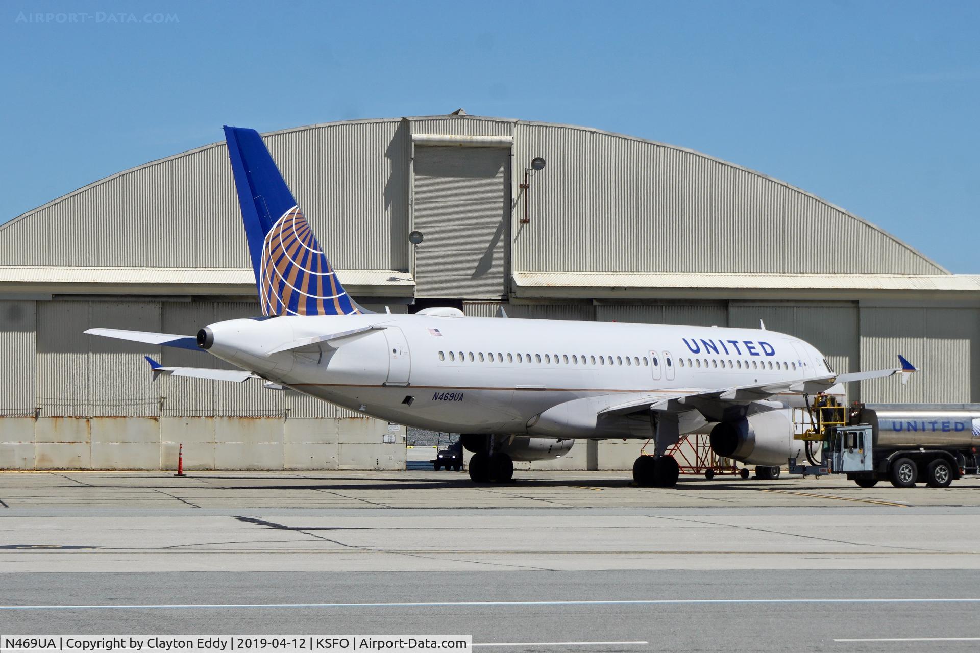 N469UA, 2001 Airbus A320-232 C/N 1409, SFO 2019.