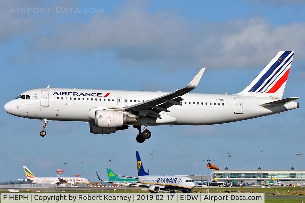 F-HEPH, 2013 Airbus A320-214 C/N 5869, Short finals R/W 28