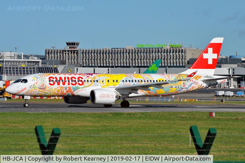 HB-JCA, 2017 Bombardier CSeries CS300 (BD-500-1A11) C/N 55010, Lining up R/W 28