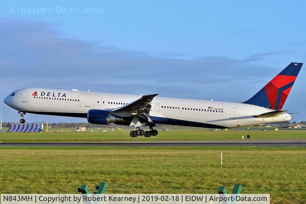 N843MH, 2002 Boeing 767-432/ER C/N 29716, Short finals R/W 28