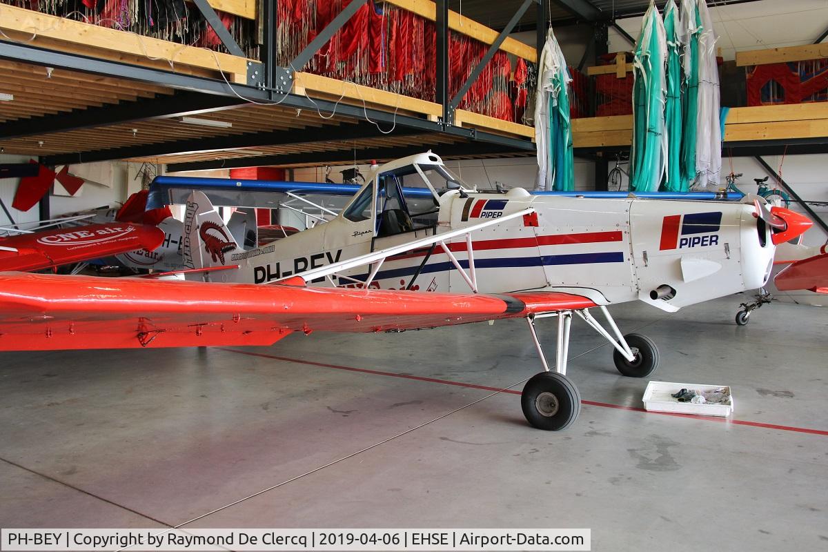 PH-BEY, Piper PA-25-235 C C/N 25-4173, 1974 Pawnee C at Breda Airport.