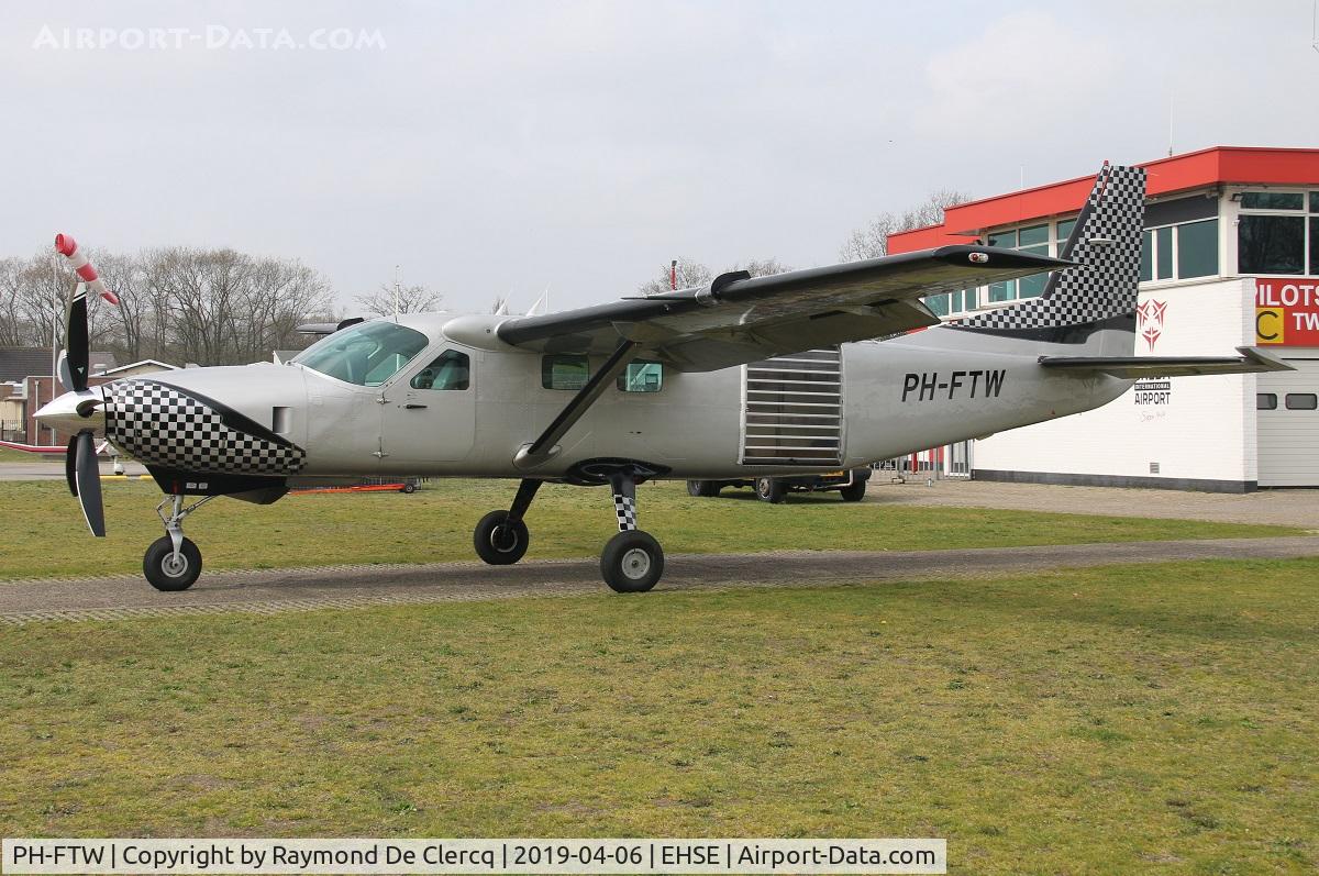 PH-FTW, 2001 Cessna 208B Super Cargomaster C/N 208B0906, Skydive ENPC at Breda Airport.