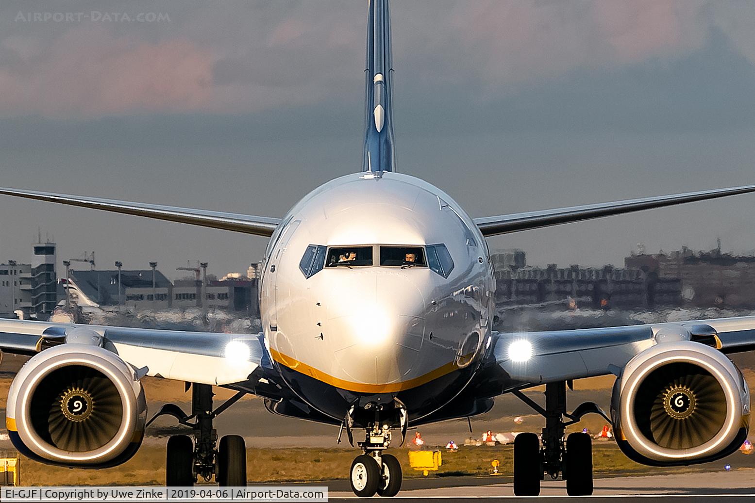 EI-GJF, 2018 Boeing 737-800 C/N 44828, head on from the 