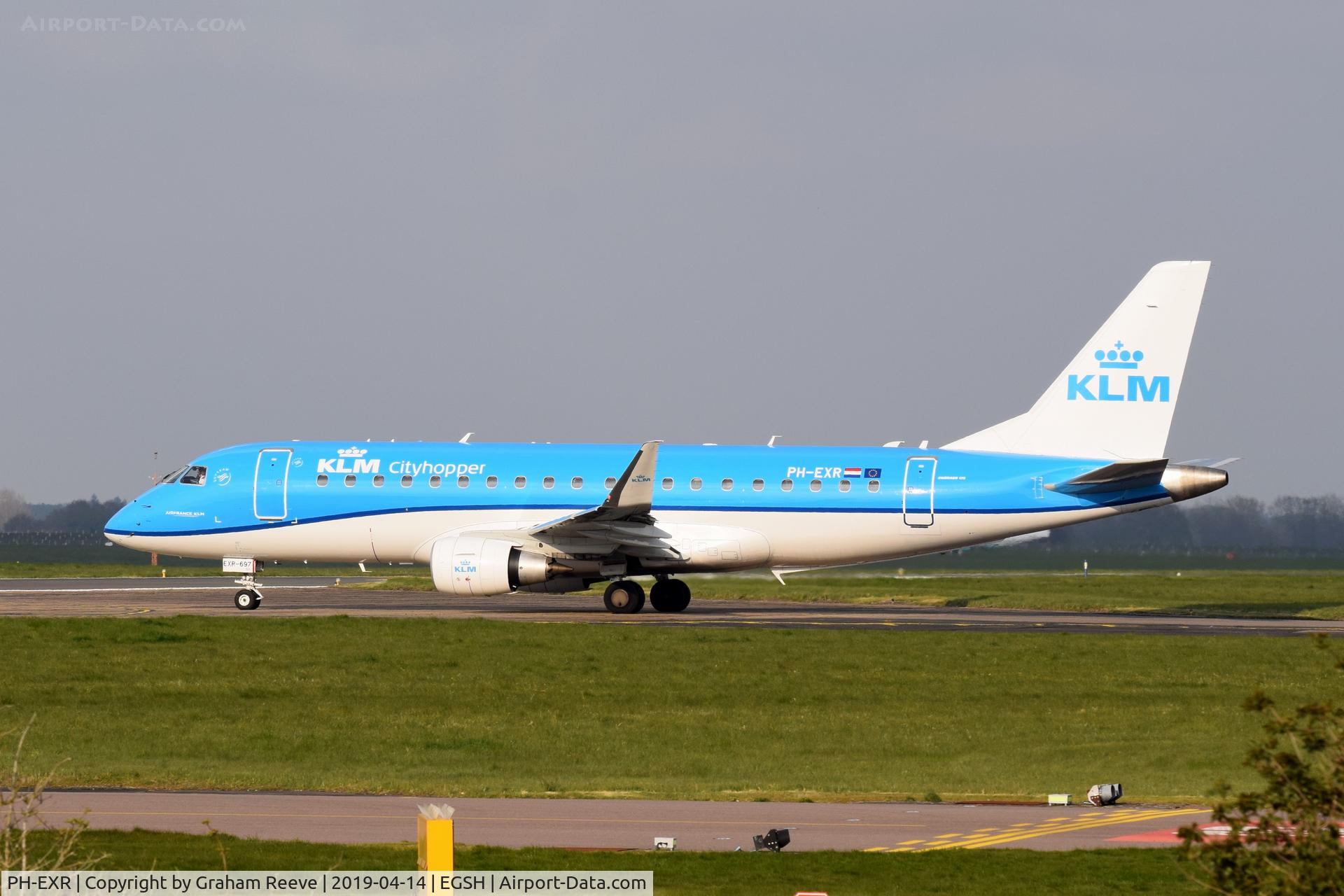 PH-EXR, 2017 Embraer 175STD (ERJ-170-200STD) C/N 17000697, Departing from Norwich.