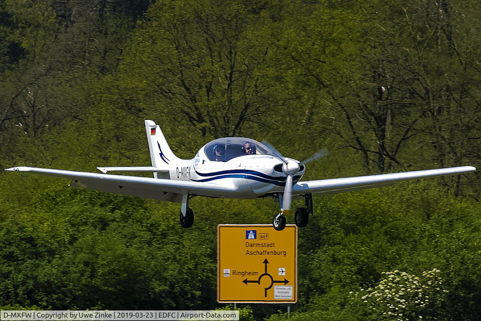 D-MXFW, 2002 Aerospool WT-9 Dynamic C/N DY013/2002, learning by doing