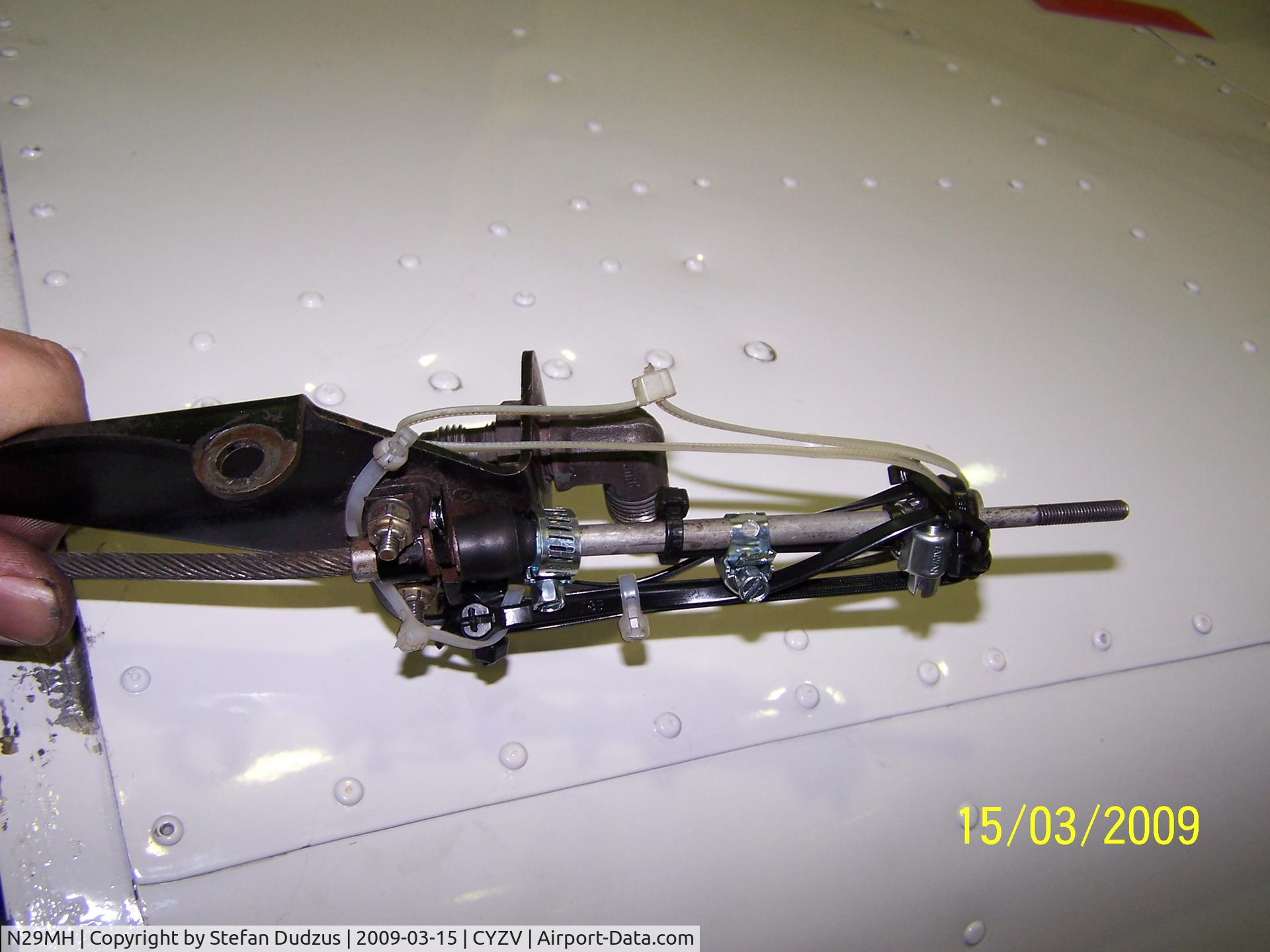 N29MH, 1980 Piper PA-44-180 Seminole C/N 44-8195008, A new Bowden cable only was available three weeks later.
The problem was that the bracket where the Bowden cable had threaded through, released from the bracket and thus could not exert any force to control the carburetor.