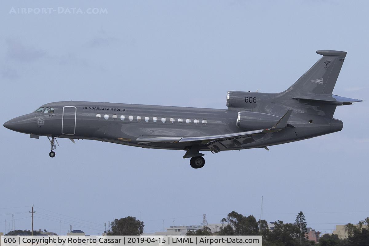606, 2009 Dassault Falcon 7X C/N 076, Runway 31
