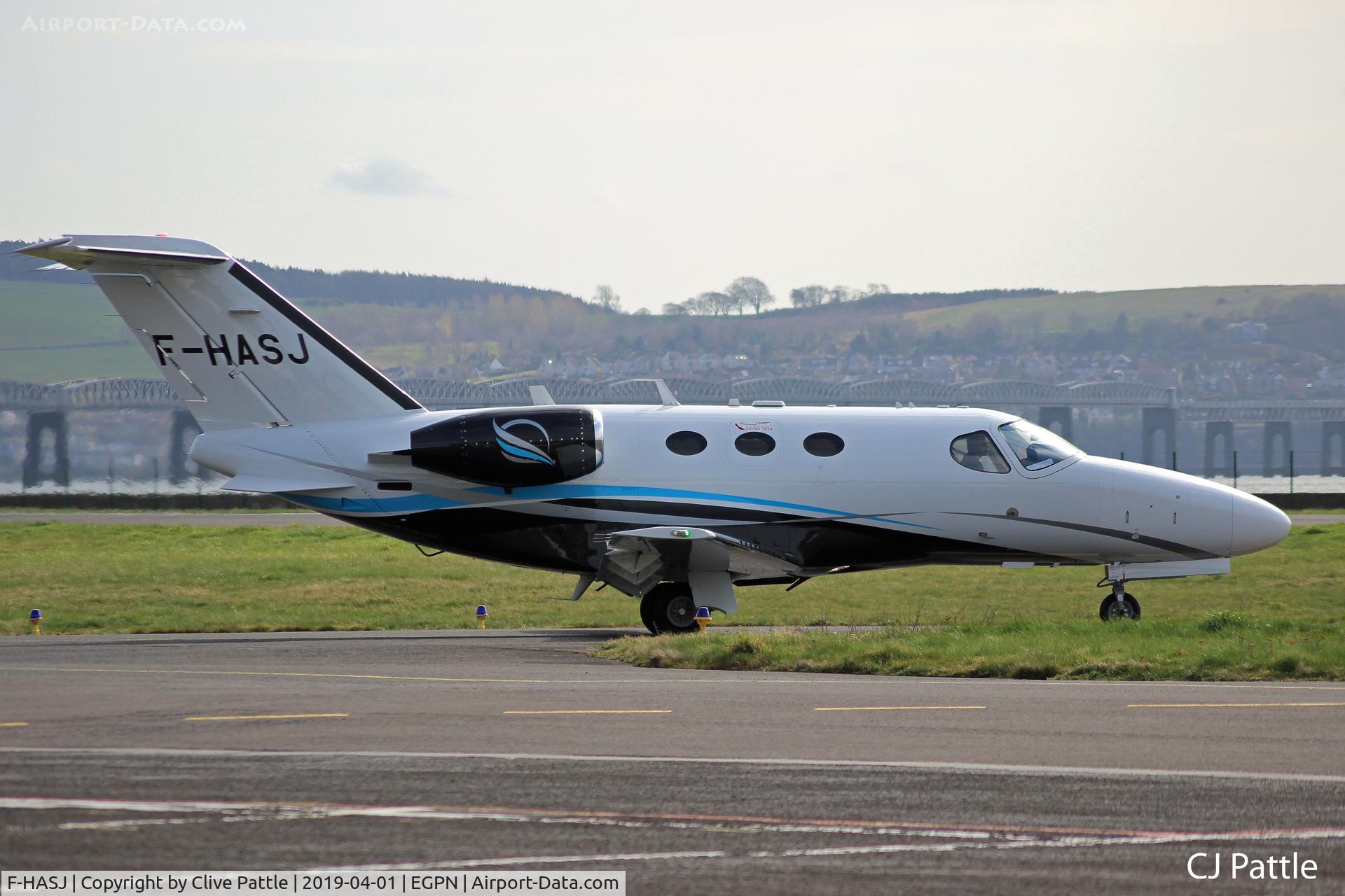 F-HASJ, 2007 Cessna 510 Citation Mustang Citation Mustang C/N 510-0072, Taxy for departure from Dundee