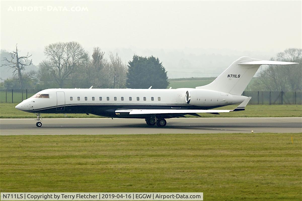 N711LS, 2012 Bombardier BD-700-1A10 Global 6000 C/N 9476, At Luton