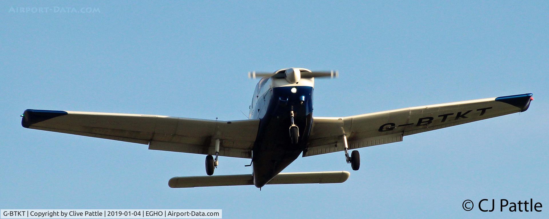 G-BTKT, 1982 Piper PA-28-161 Cherokee Warrior II C/N 28-8216218, Take off @ Thruxton