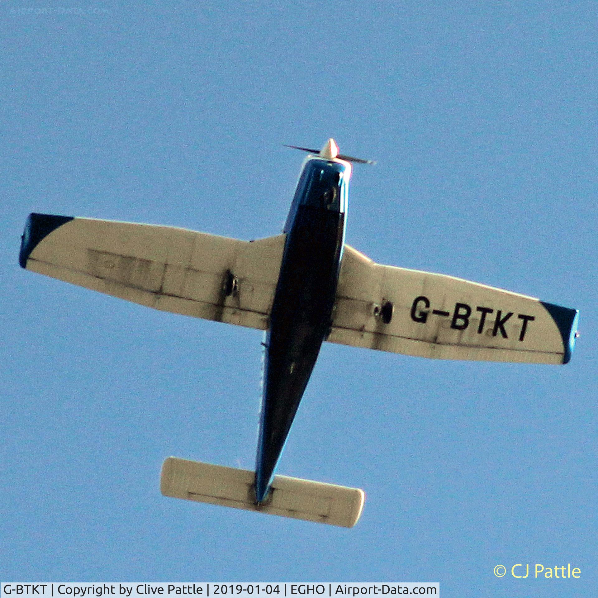 G-BTKT, 1982 Piper PA-28-161 Cherokee Warrior II C/N 28-8216218, Underside @ Thruxton