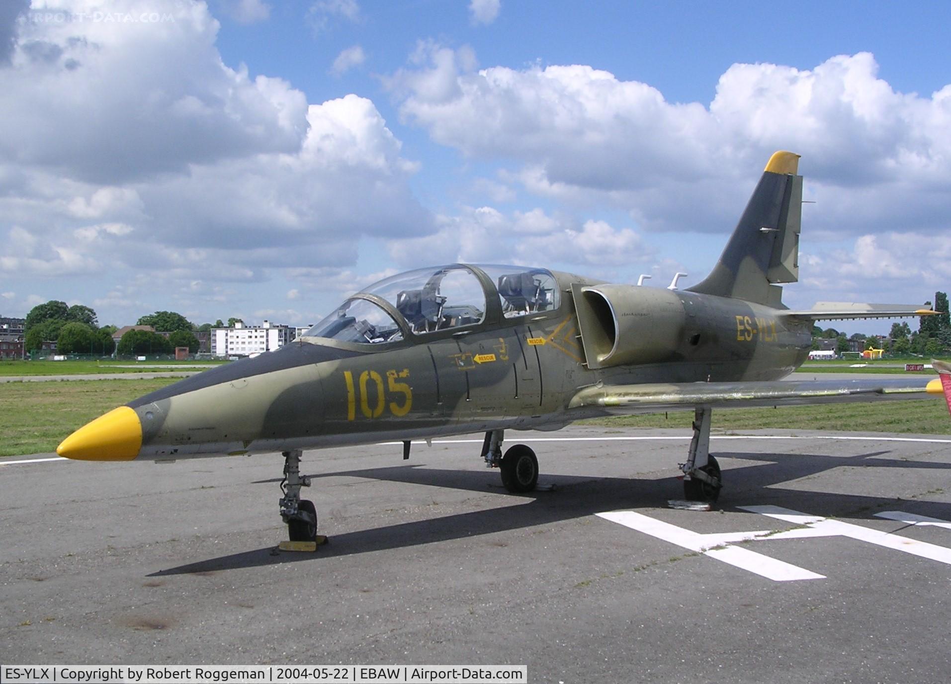 ES-YLX, Aero L-39 Albatros C/N 432905, STAMPE FLY IN.
105.