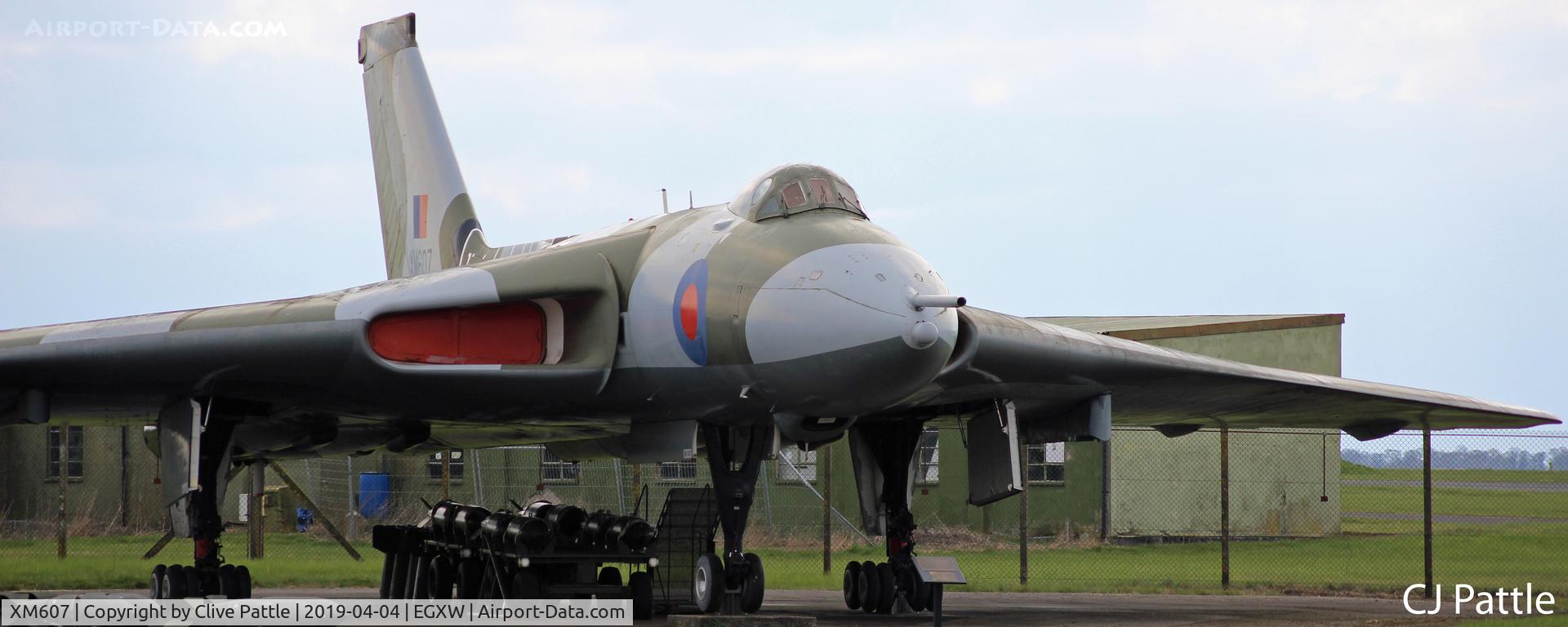 XM607, 1963 Avro Vulcan B.2 C/N Set 71, Gate Guard @ EGXW