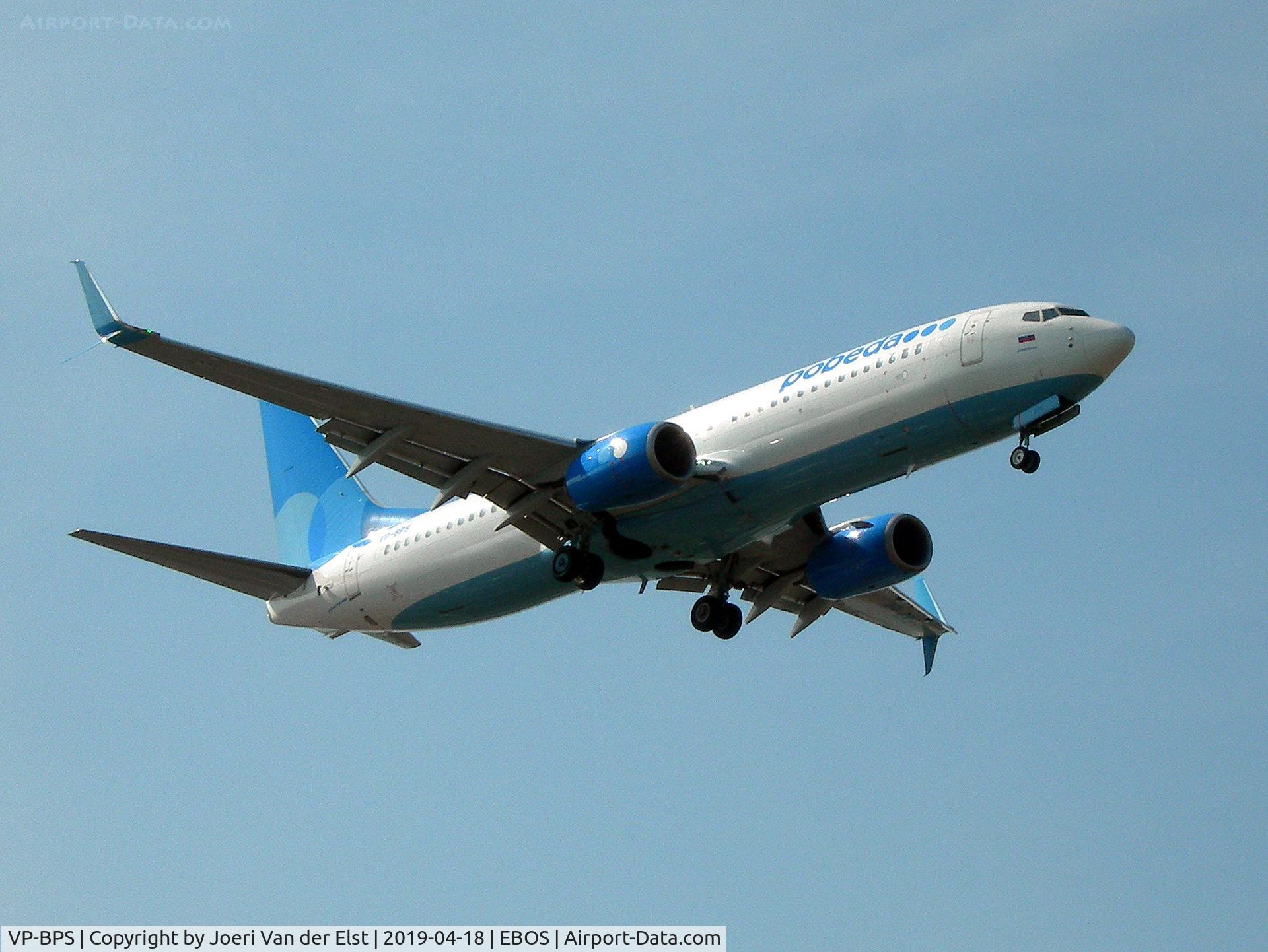 VP-BPS, 2017 Boeing 737-8AL C/N 61801, Moments before touchdown rwy08