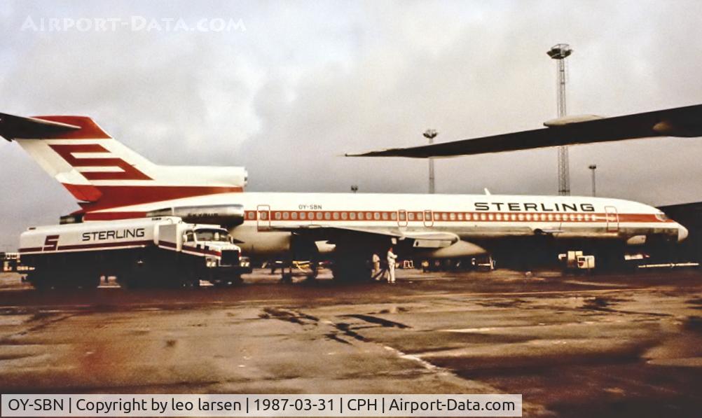 OY-SBN, 1981 Boeing 727-2B7 C/N 22163, Copenhagen 31.3.1987 with Sterling Fuel-truck