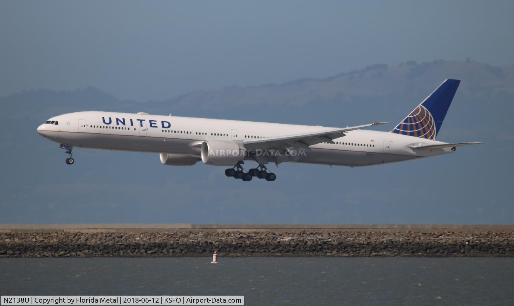 N2138U, 2017 Boeing 777-300/ER C/N 62649, United