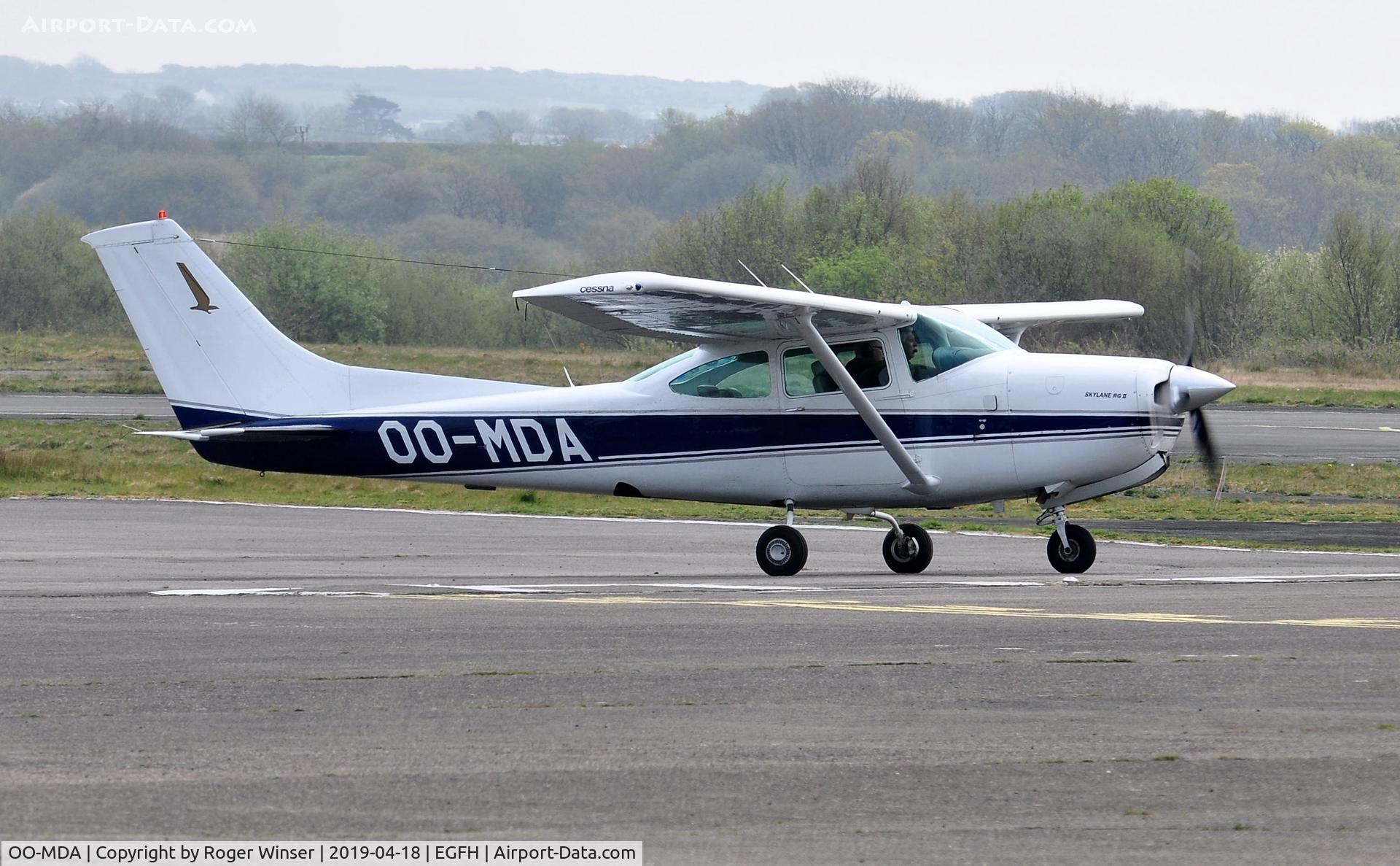 OO-MDA, Cessna R182 Skylane RG C/N R18201057, Visiting Skylane RG II.