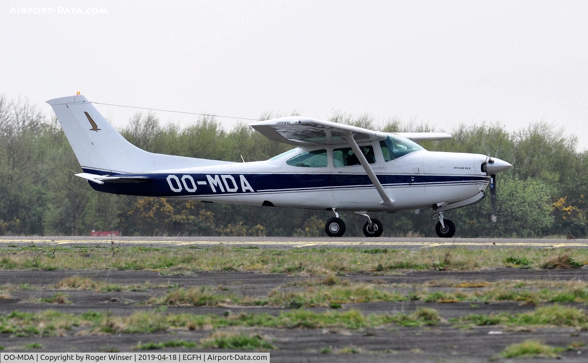 OO-MDA, Cessna R182 Skylane RG C/N R18201057, Visiting Skylane RG II.