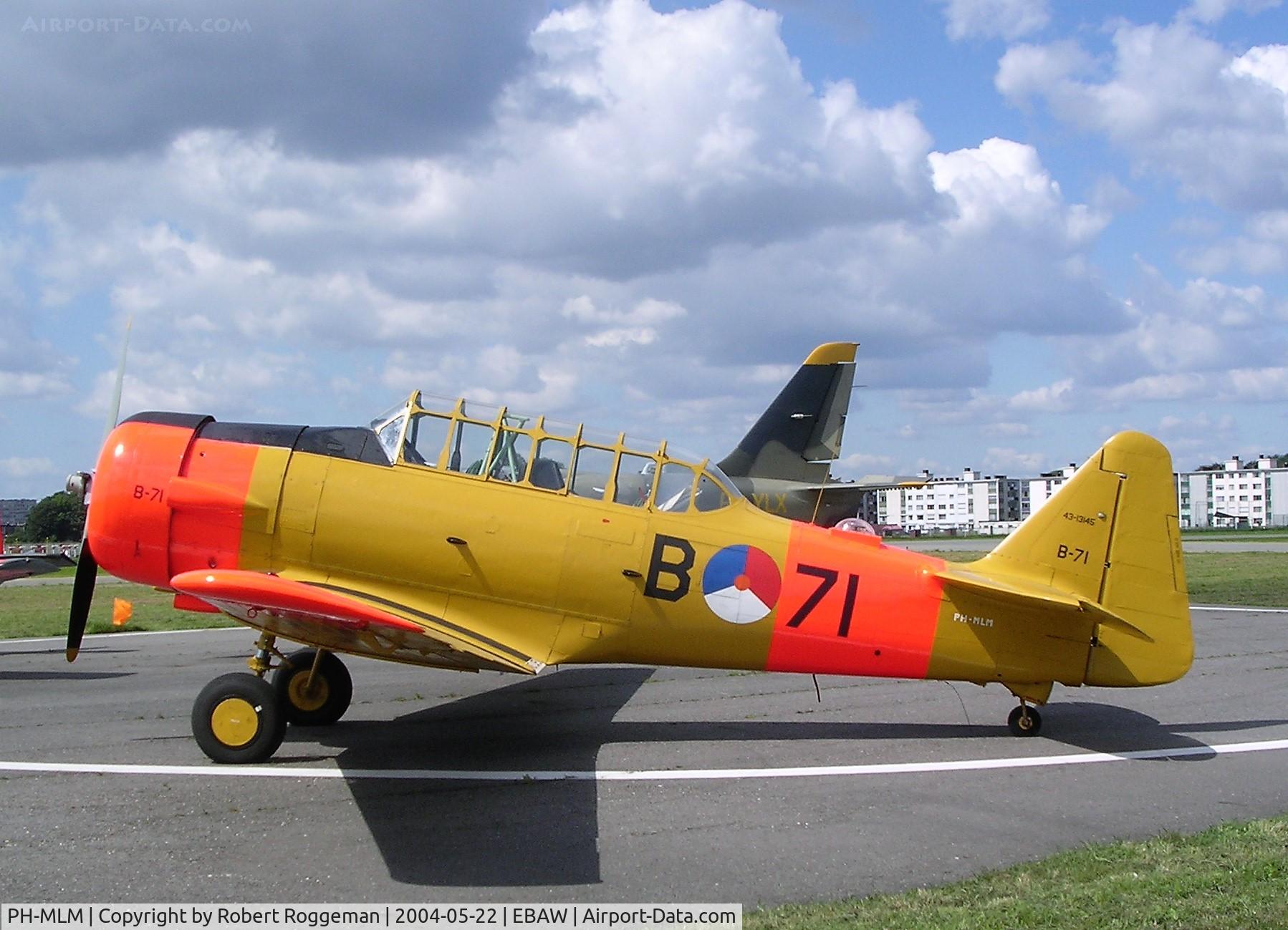 PH-MLM, Noorduyn AT-16 Harvard IIB C/N 14A-1444, STAMPE FLY IN.B-71.Ex K.Lu.