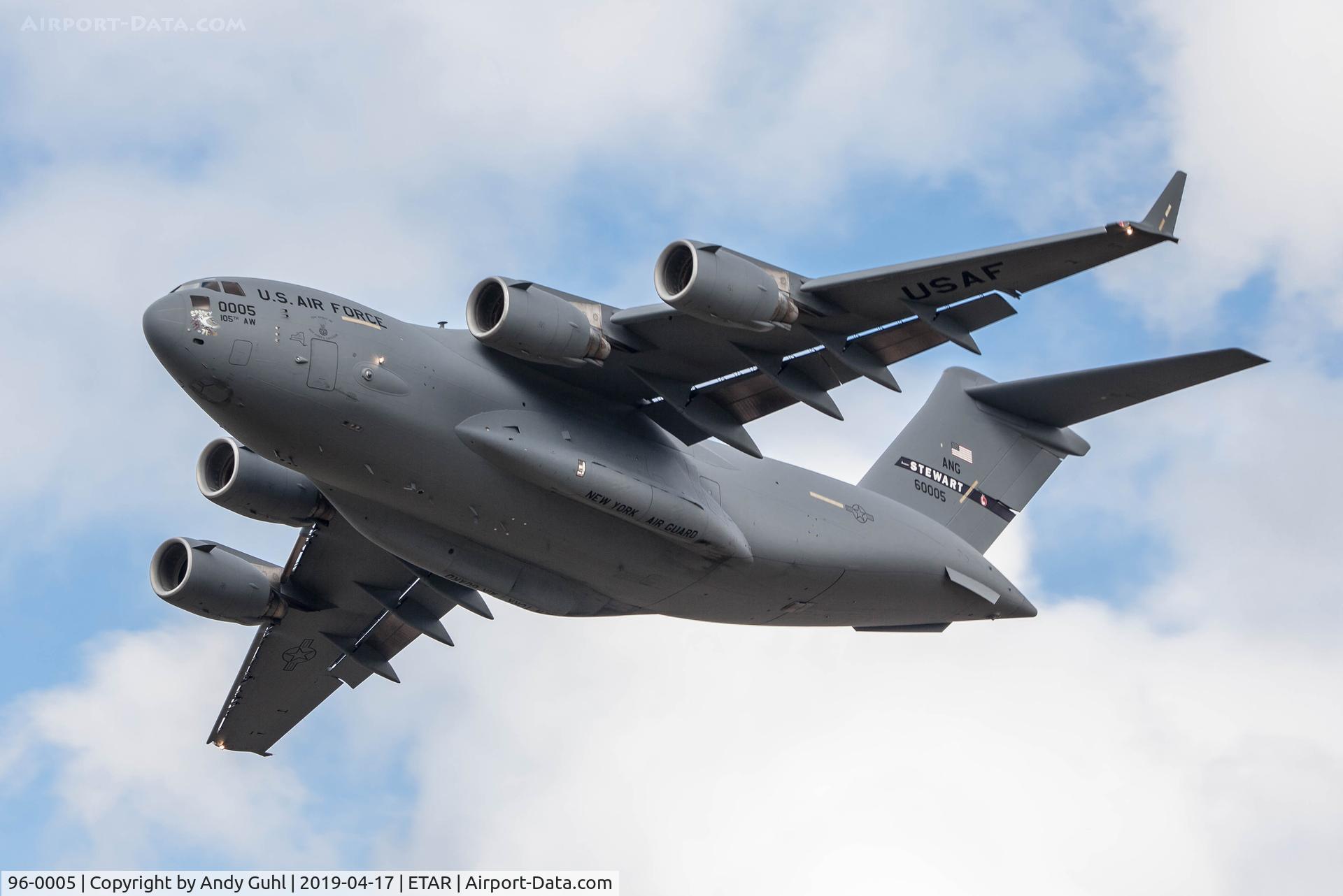 96-0005, 1996 McDonnell Douglas C-17A Globemaster III C/N P-37, Boeing C-17A Globemaster III Spooky'71 The Spirit of John Levitow