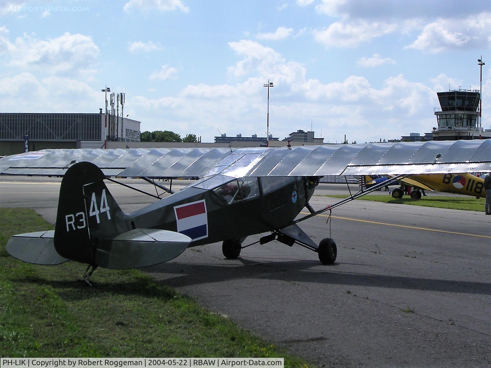 PH-LIK, 1943 Piper L-4H Grasshopper (J3C-65D) C/N 11990, STAMPE FLY INN.
R344.