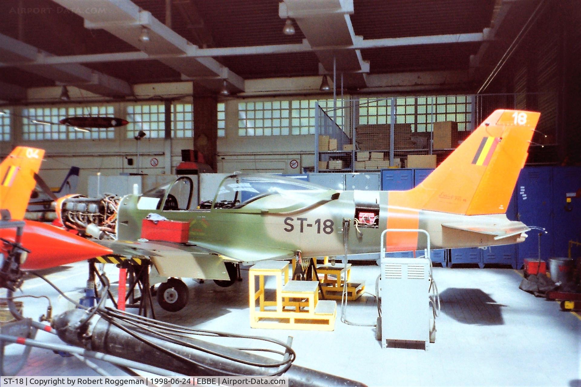 ST-18, SIAI-Marchetti SF-260M C/N 10-18, OPEN DAY.MAINTENANCE.