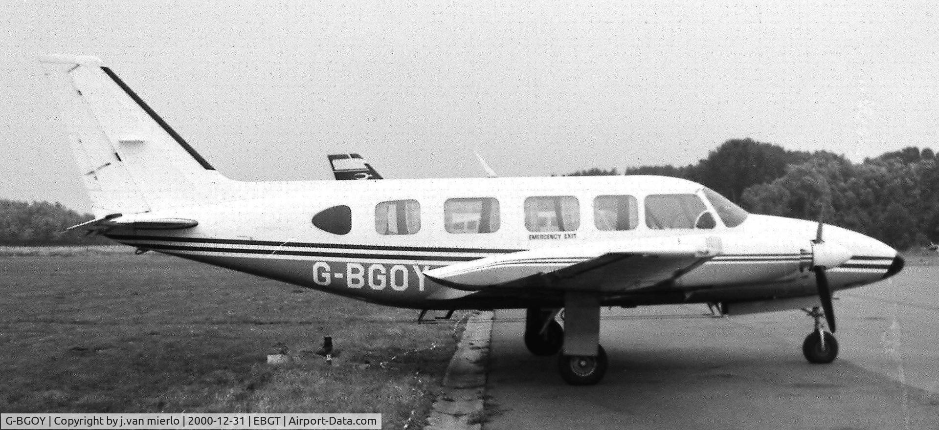 G-BGOY, 1979 Piper PA-31-350 Chieftain C/N 31-7952097, Ghent