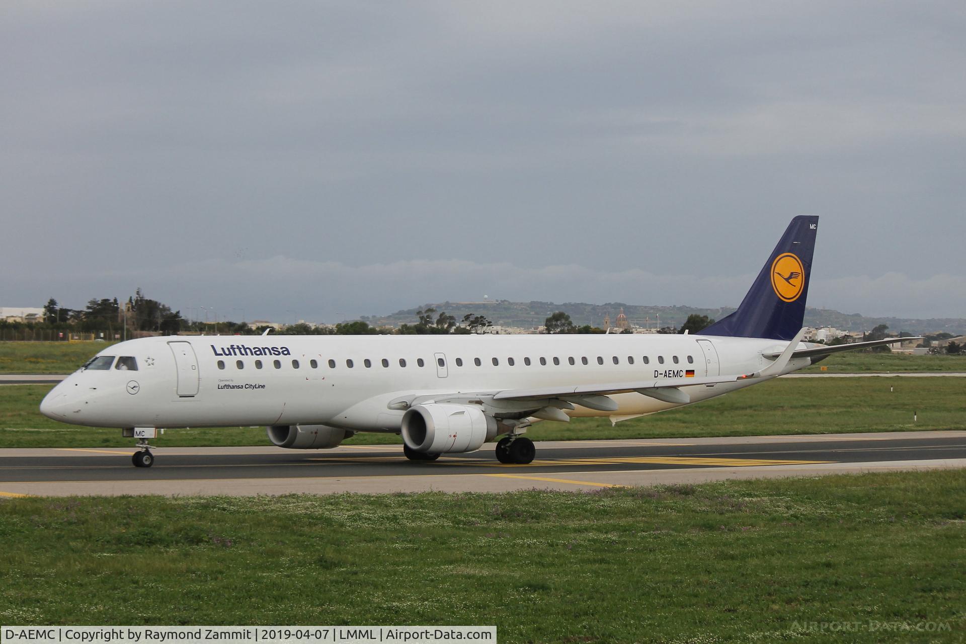 D-AEMC, 2009 Embraer 195LR (ERJ-190-200LR) C/N 19000300, Embraer ERJ-190 D-AEMC Lufthansa