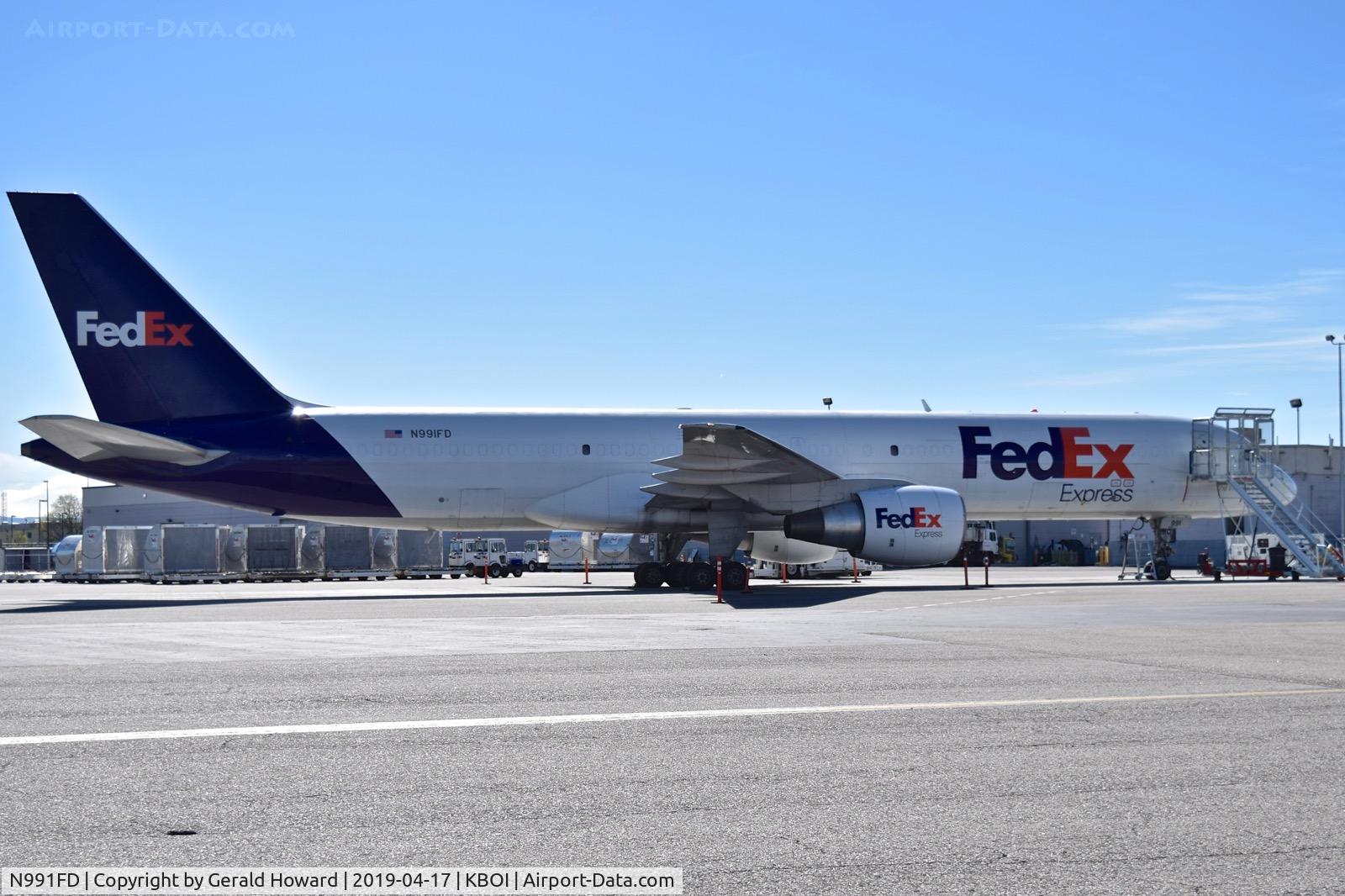 N991FD, 1986 Boeing 757-232 C/N 22911, Parked on FedEx ramp.