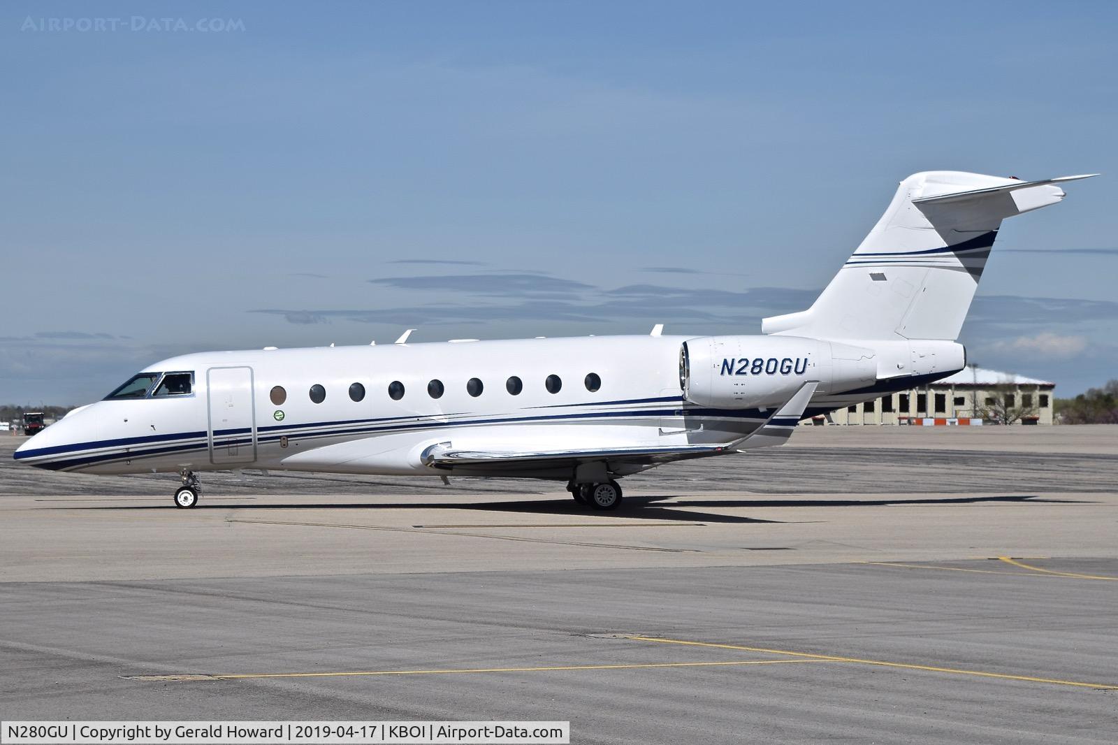 N280GU, 2014 Israel Aircraft Industries Gulfstream G280 C/N 2041, Taxiing from north GA ramp.