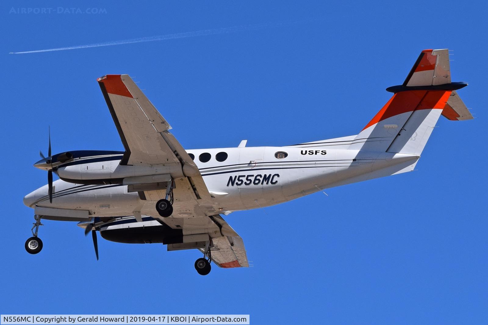 N556MC, 2007 Beechcraft B200GT Super King Air C/N BY-17, Landing RWY 28R.