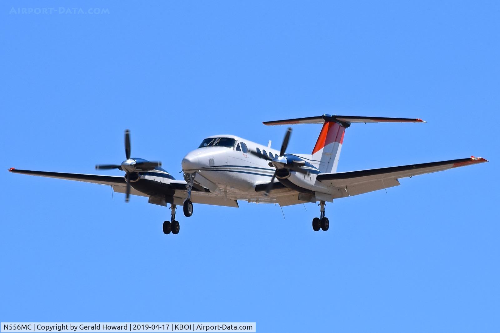 N556MC, 2007 Beechcraft B200GT Super King Air C/N BY-17, Landing RWY 28R.