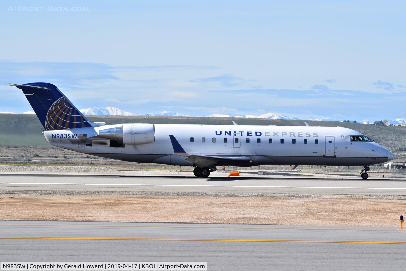N983SW, 2004 Bombardier CRJ-200ER (CL-600-2B19) C/N 7961, Take off roll on RWY 28R.