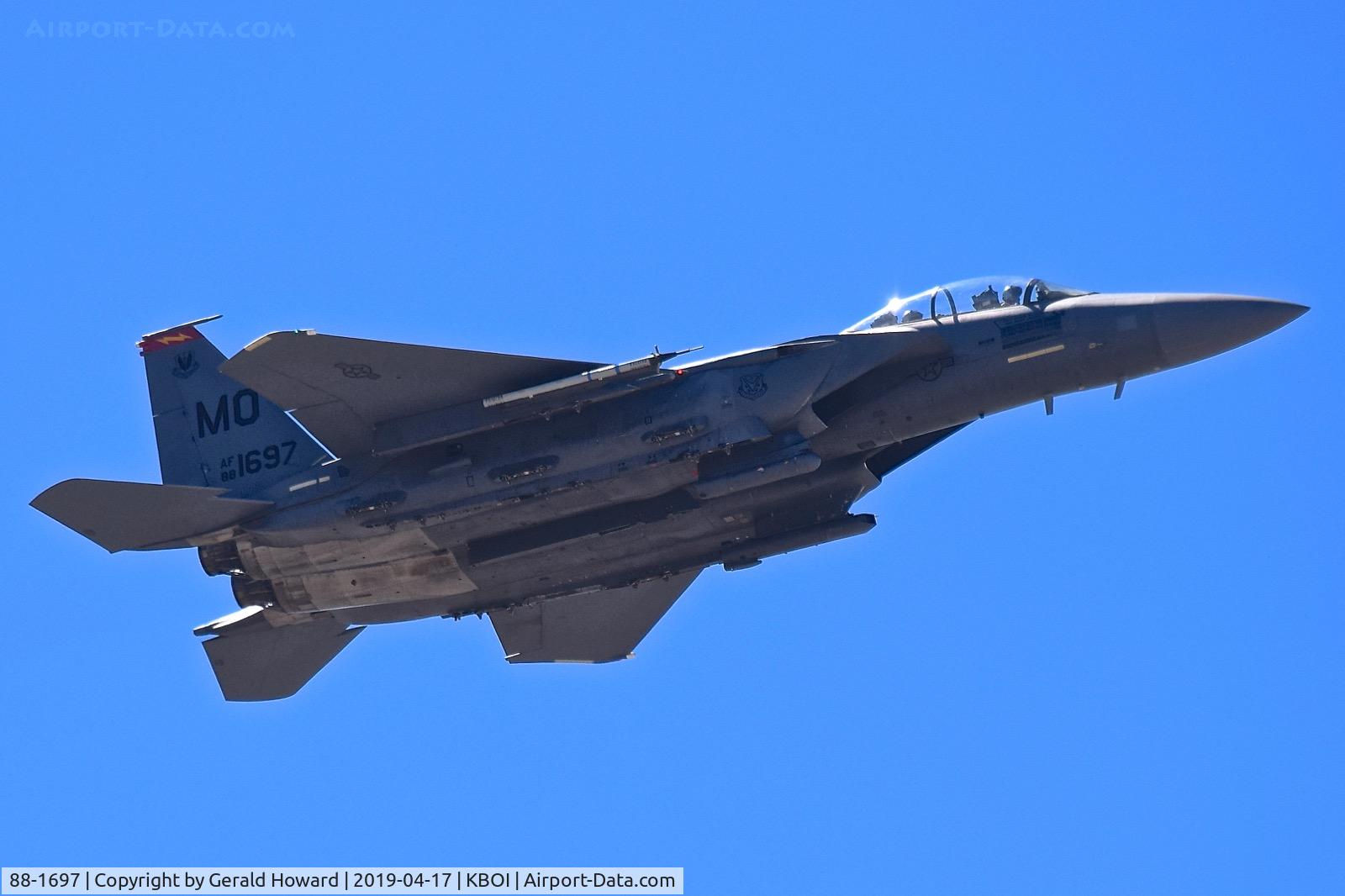 88-1697, 1988 McDonnell Douglas F-15E Strike Eagle C/N 1106/E081, Low approach for RWY 28L. 389th Fighter Sq. 