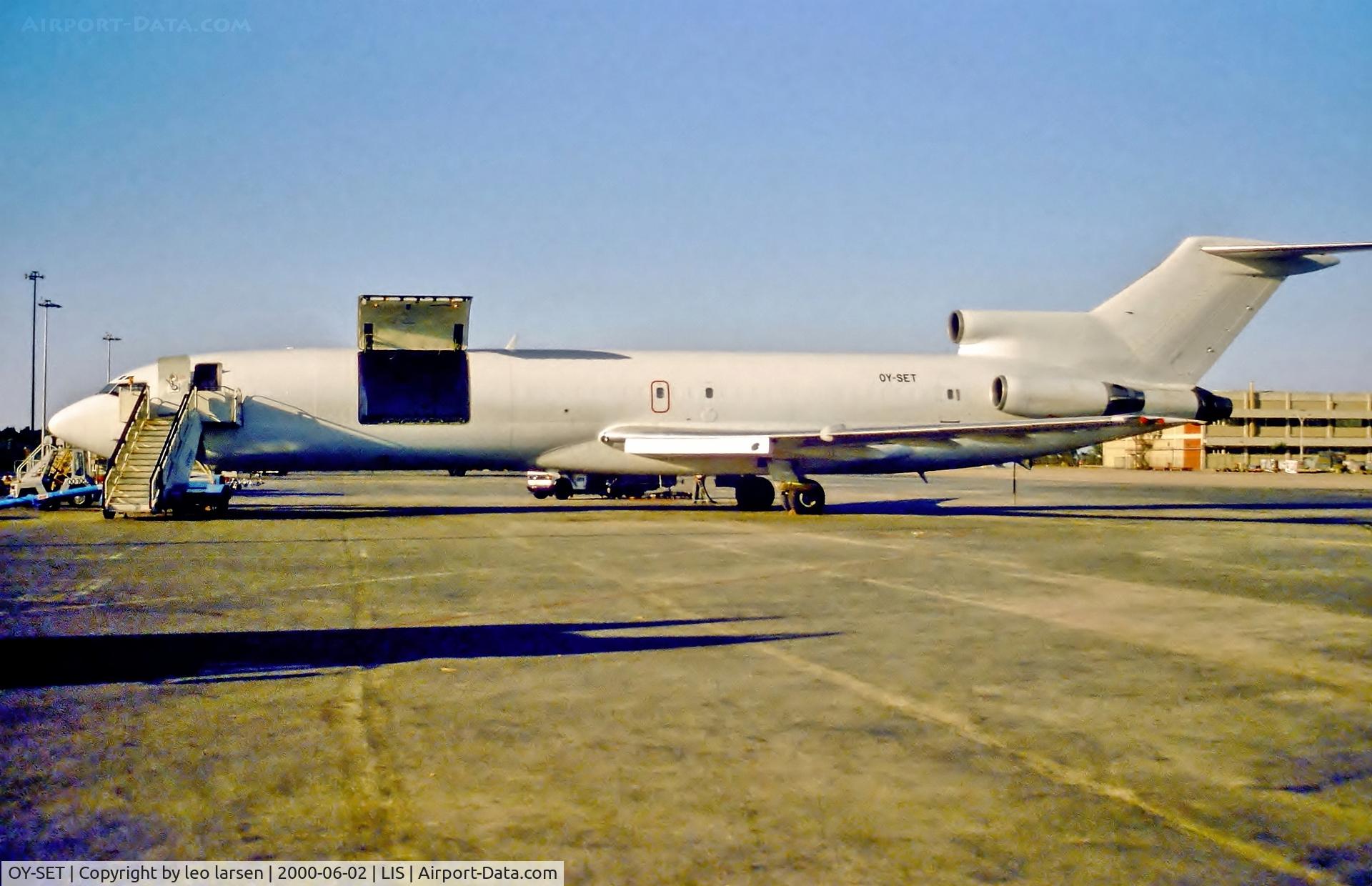 OY-SET, 1976 Boeing 727-227AF C/N 21245, Lisbon 2.6.2000