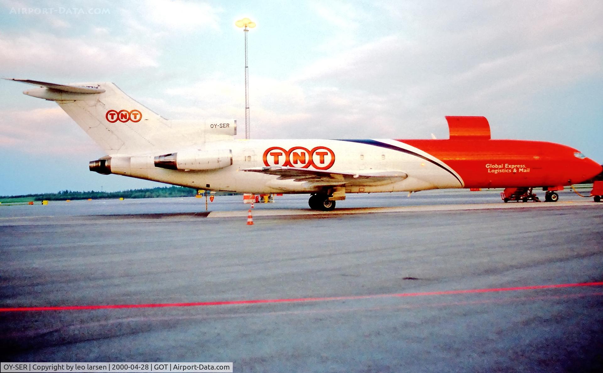 OY-SER, 1973 Boeing 727-232(F) C/N 20639, Göteborg 28.4.2000