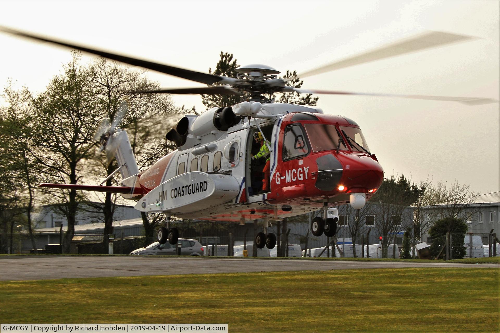 G-MCGY, 2014 Sikorsky S-92A C/N 920257, RESCUE924 lifting from Treliske hospital, Truro, Cornwall