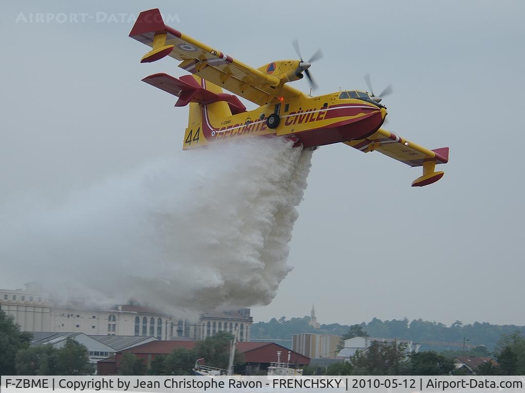 F-ZBME, 2001 Bombardier CL-415 (CL-215-6B11) C/N 2057, Pélican 44