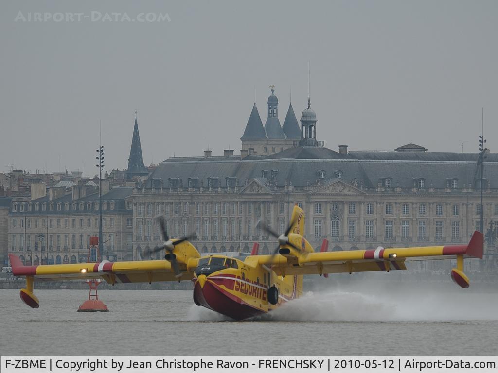 F-ZBME, 2001 Bombardier CL-415 (CL-215-6B11) C/N 2057, Pélican 44