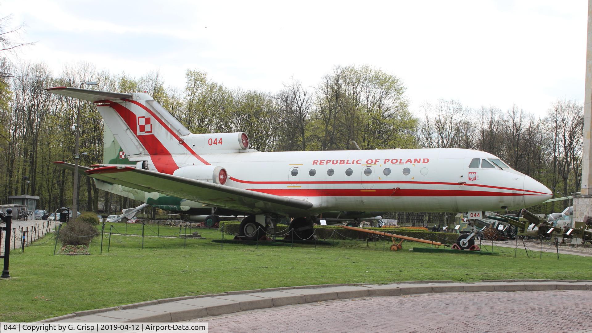 044, 1978 Yakovlev Yak-40 C/N 9840659, Polish Army Museum, Warsaw, Poland