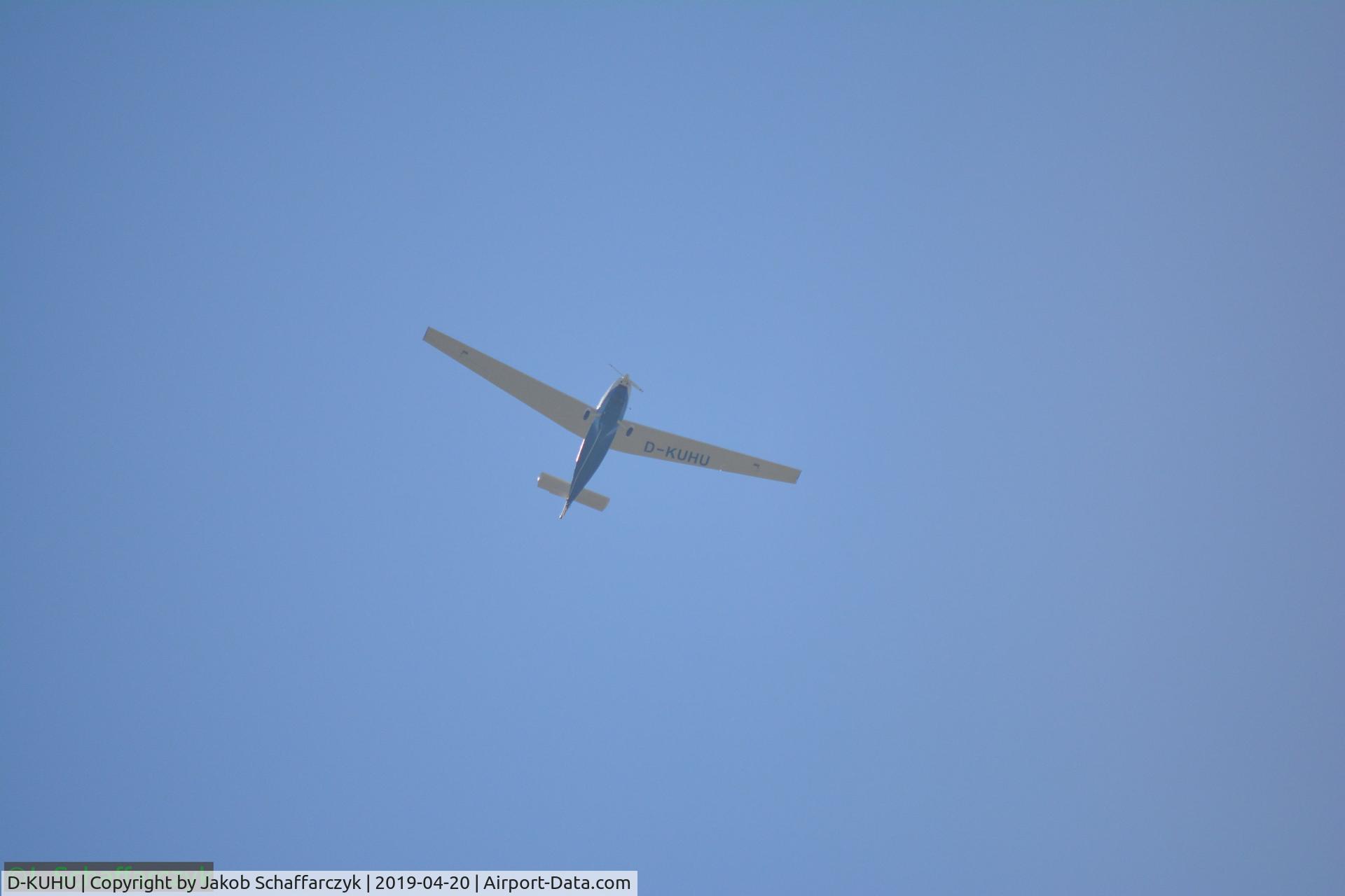 D-KUHU, 2000 Scheibe SF 25C Falke 2000 C/N DDA646, Pilot from flighschool Feuerstein e. V during flight exercises